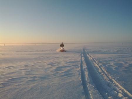 Tiefschneeabenteuer mit Motorschlitten