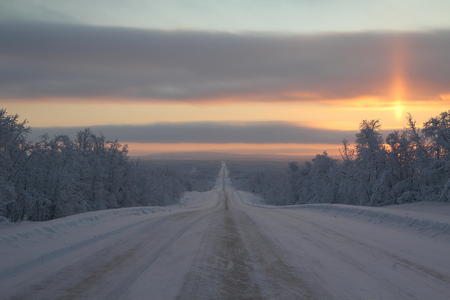  mit dem Mietwagen unterwegs auf winterlicher Straße (c) Steffen Nitzsche