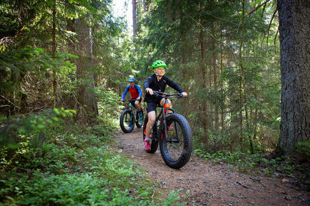 Fatbike fahren im Seitseminen-Nationalpark (c) Salla Penttilä / Metsähallitus